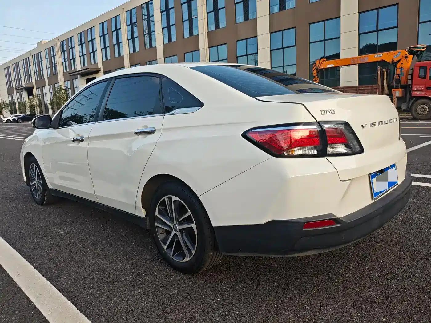 Venucia D60 2018 1.6L CVT Intelligent Elite Edition — миниатюра 6