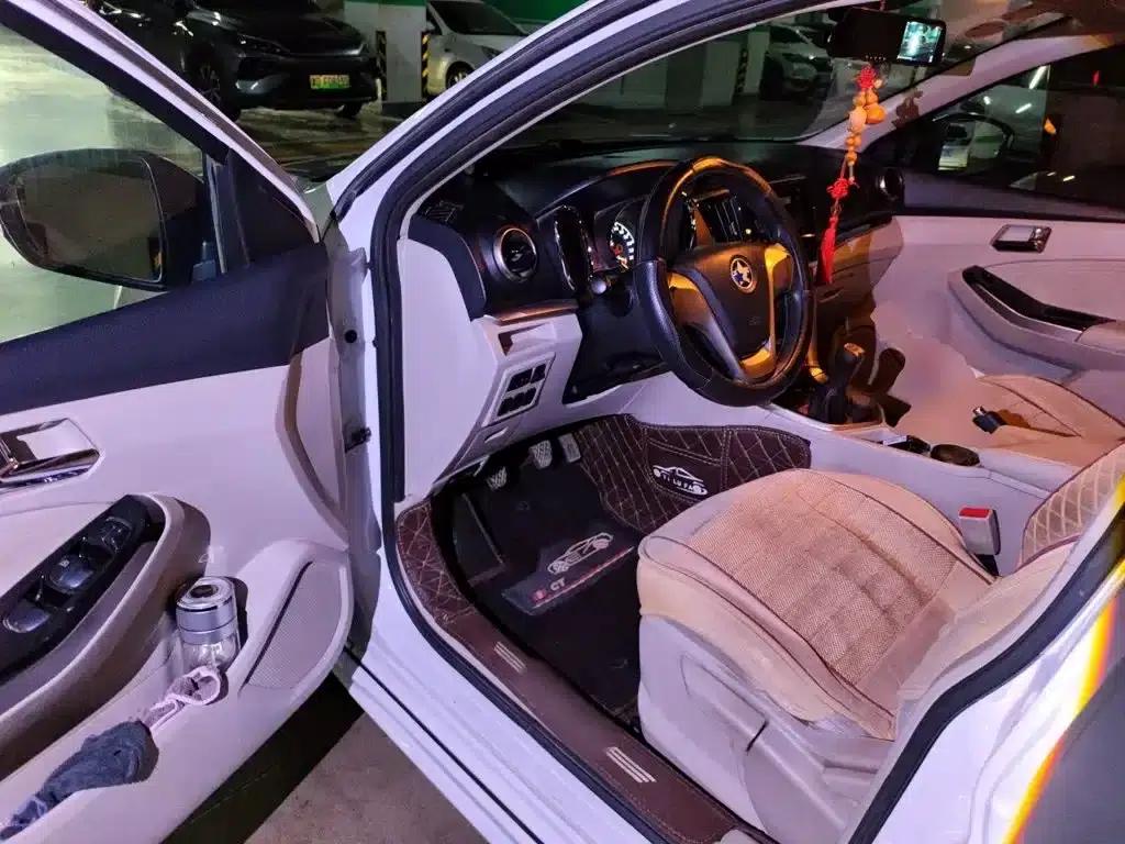 Venucia T70 2016 1.6L Manual Smart Edition — миниатюра 17