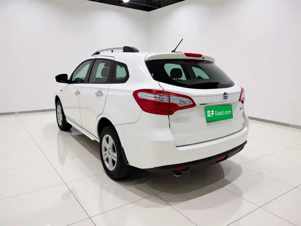 Venucia T70 2016 1.6L Manual Smart Edition — миниатюра 4