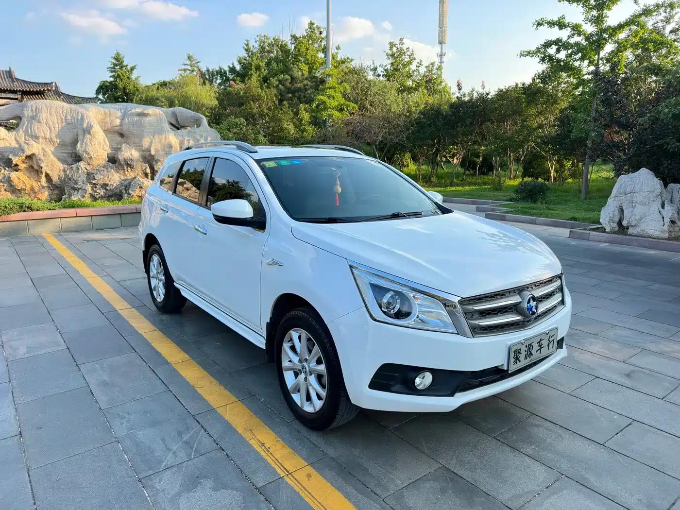 Venucia T70 2015 2.0L CVT Smart Edition — миниатюра 2