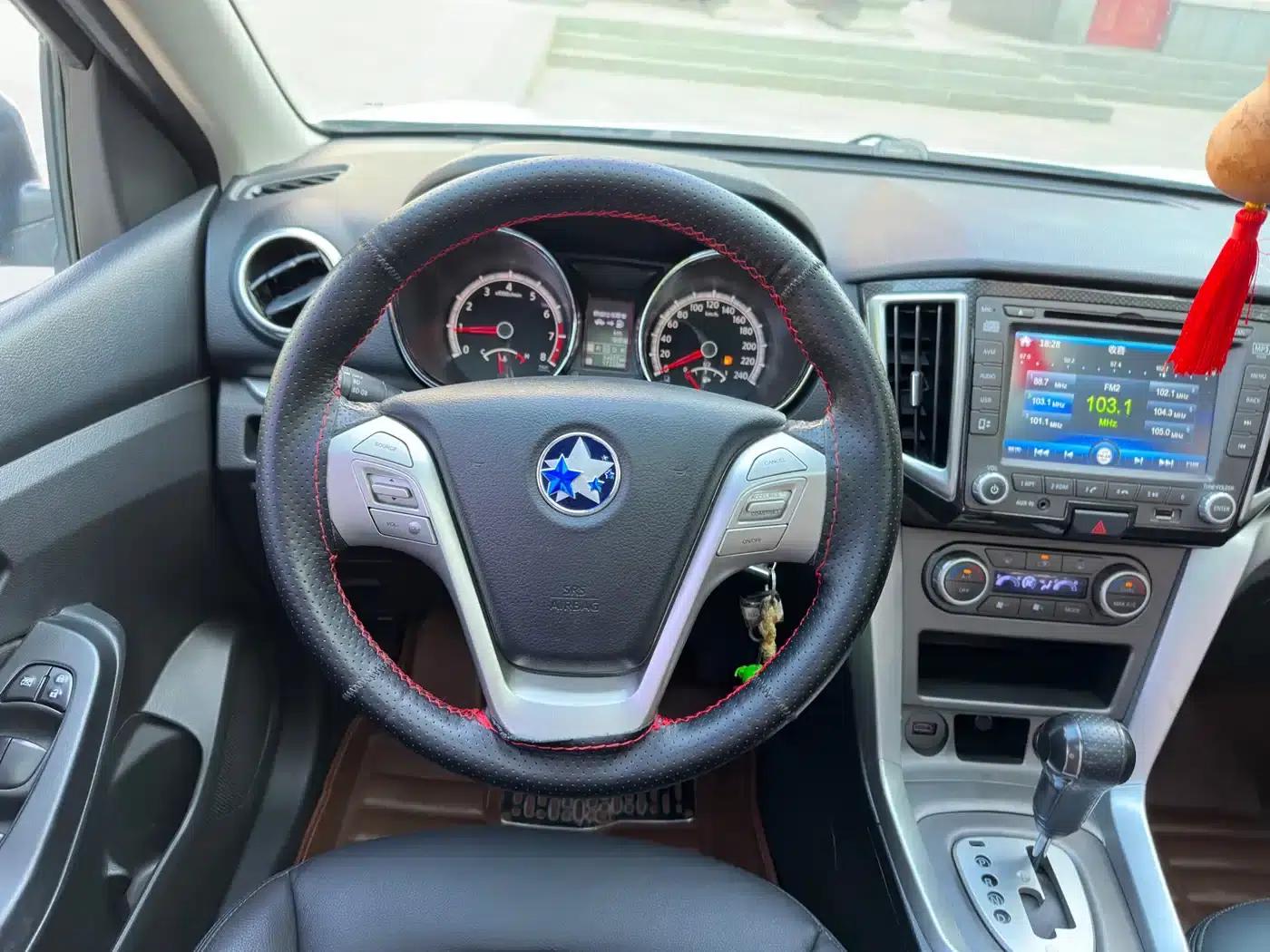 Venucia T70 2015 2.0L CVT Smart Edition — миниатюра 11