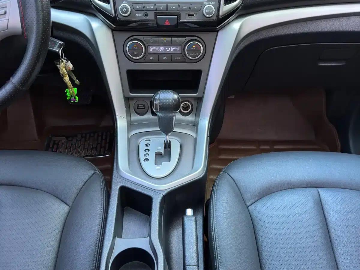 Venucia T70 2015 2.0L CVT Smart Edition — миниатюра 12
