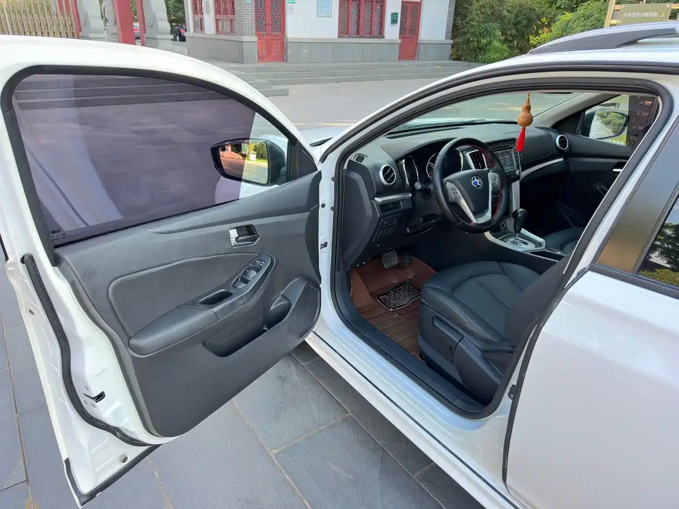 Venucia T70 2015 2.0L CVT Smart Edition — миниатюра 13