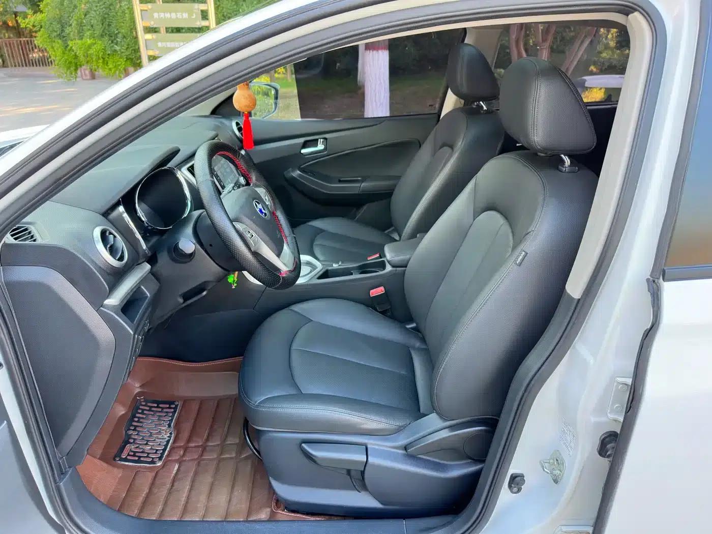 Venucia T70 2015 2.0L CVT Smart Edition — миниатюра 14
