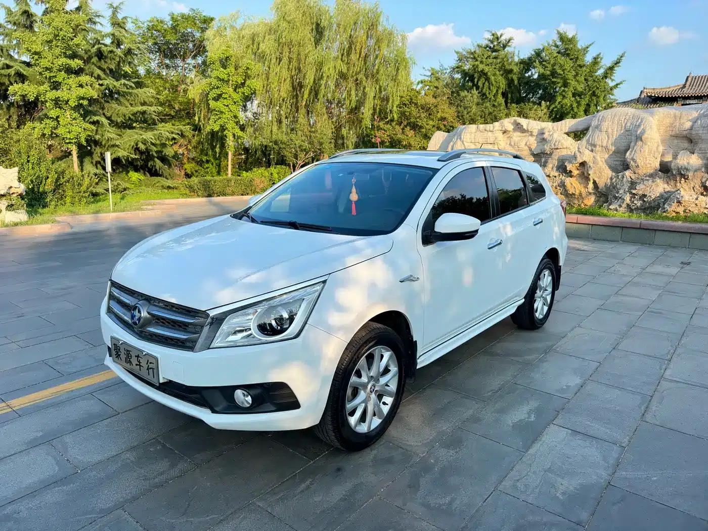 Venucia T70 2015 2.0L CVT Smart Edition — миниатюра 3