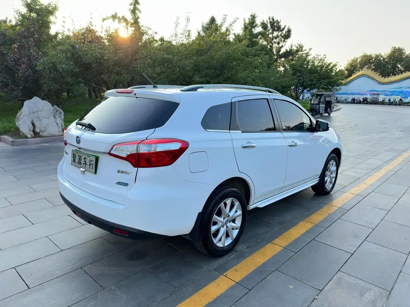 Venucia T70 2015 2.0L CVT Smart Edition — миниатюра 4
