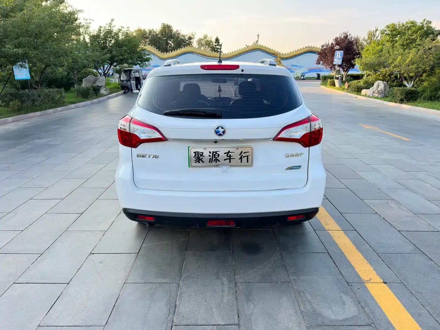 Venucia T70 2015 2.0L CVT Smart Edition — миниатюра 6