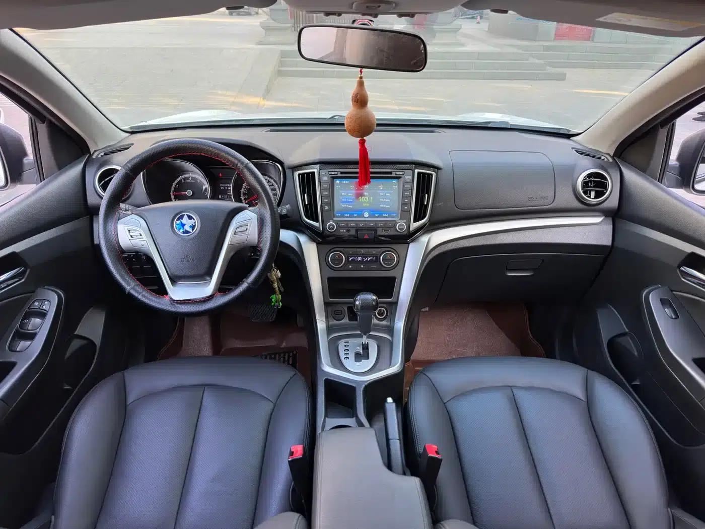 Venucia T70 2015 2.0L CVT Smart Edition — миниатюра 9