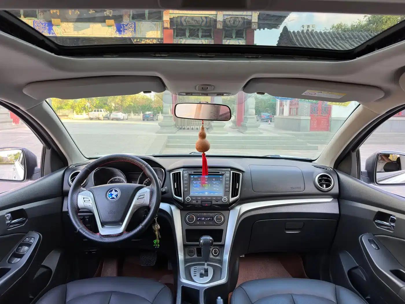 Venucia T70 2015 2.0L CVT Smart Edition — миниатюра 10