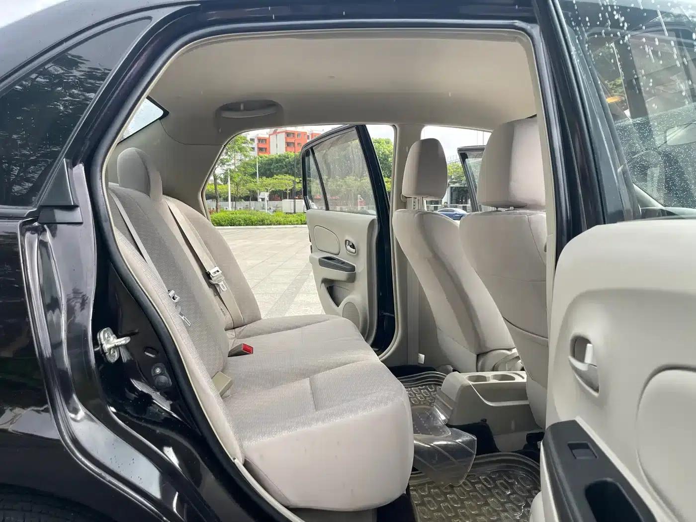 Venucia D50 2015 1.6L Automatic Fashion Edition — миниатюра 12