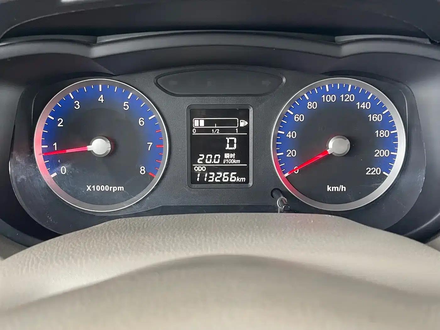 Venucia D50 2015 1.6L Automatic Fashion Edition — миниатюра 13