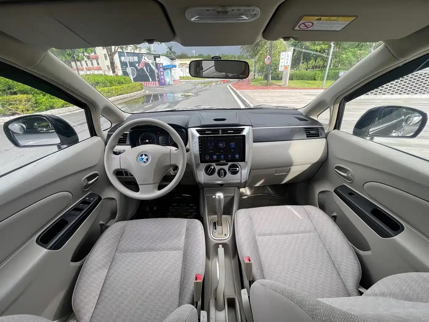 Venucia D50 2015 1.6L Automatic Fashion Edition — миниатюра 14