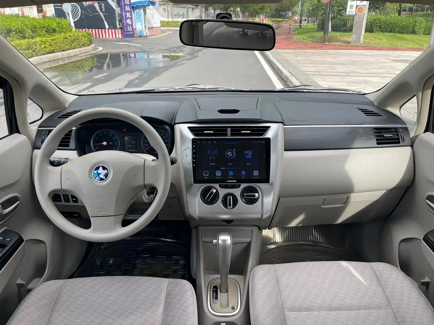 Venucia D50 2015 1.6L Automatic Fashion Edition — миниатюра 15