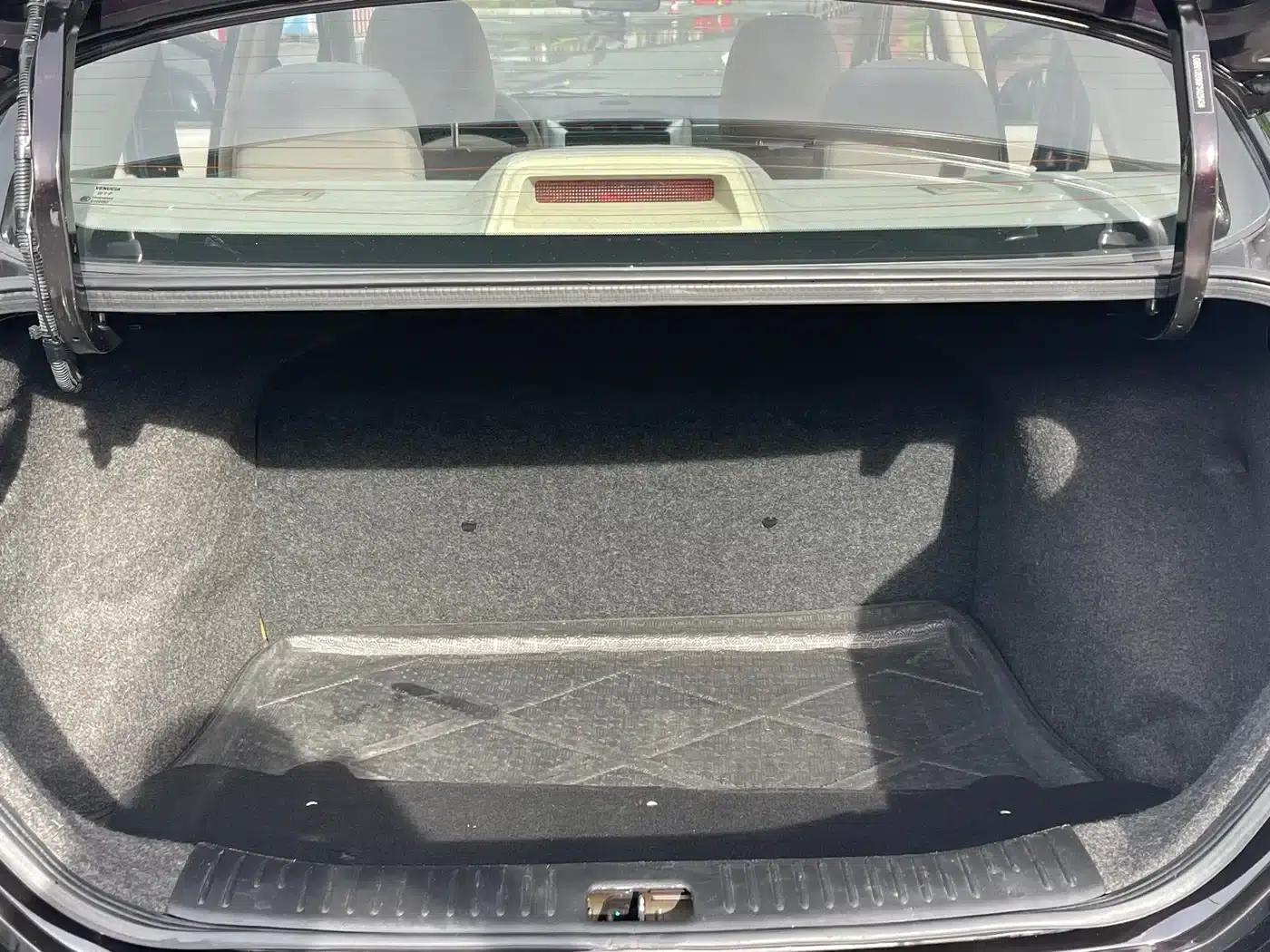 Venucia D50 2015 1.6L Automatic Fashion Edition — миниатюра 18