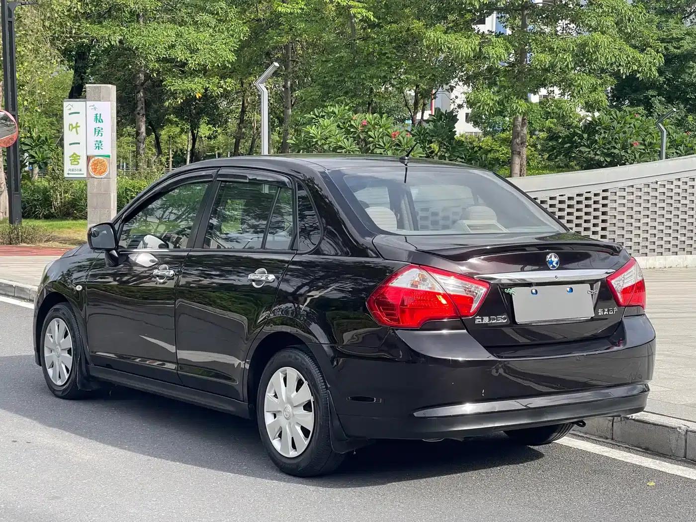 Venucia D50 2015 1.6L Automatic Fashion Edition — миниатюра 4
