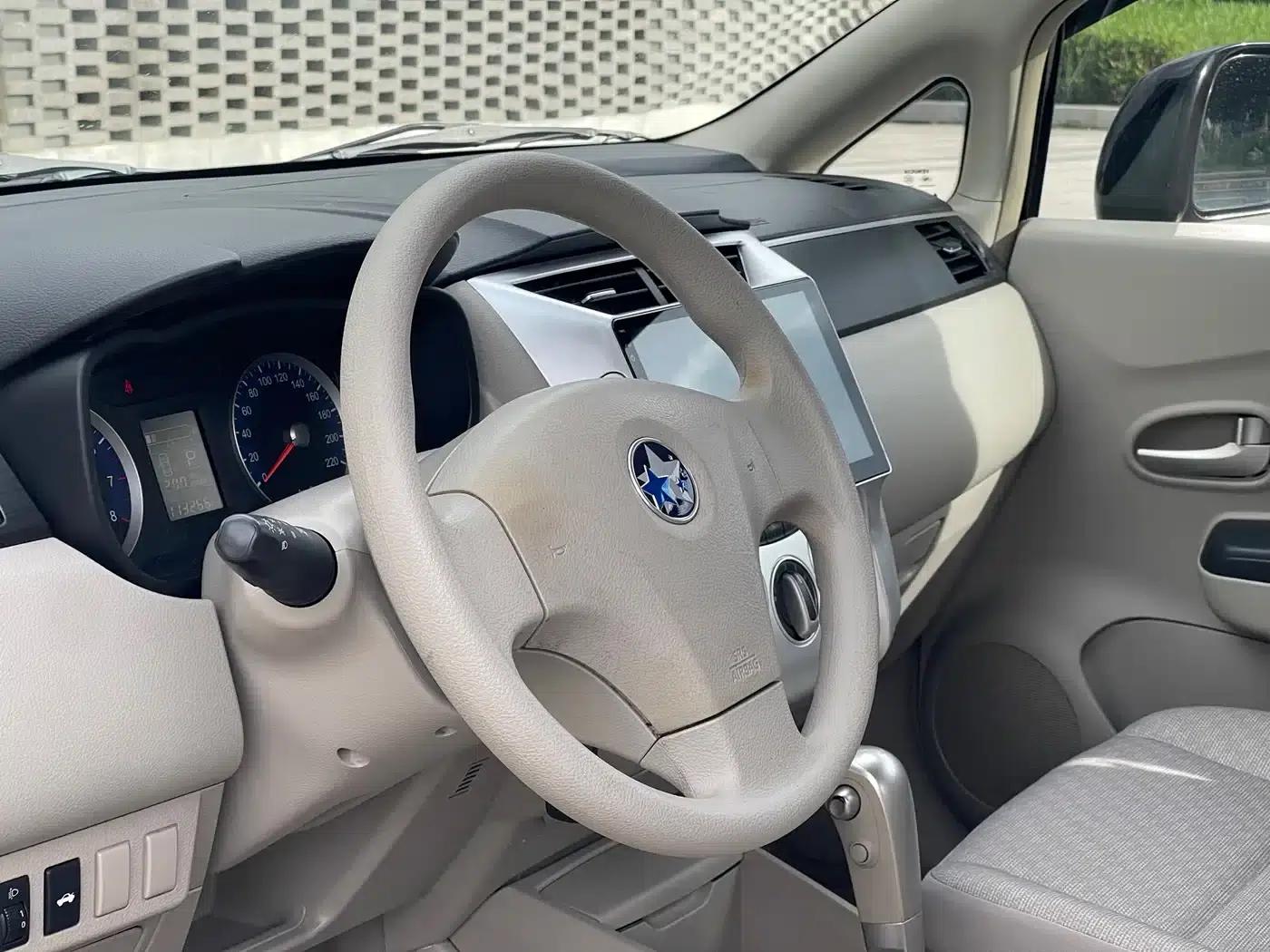Venucia D50 2015 1.6L Automatic Fashion Edition — миниатюра 7
