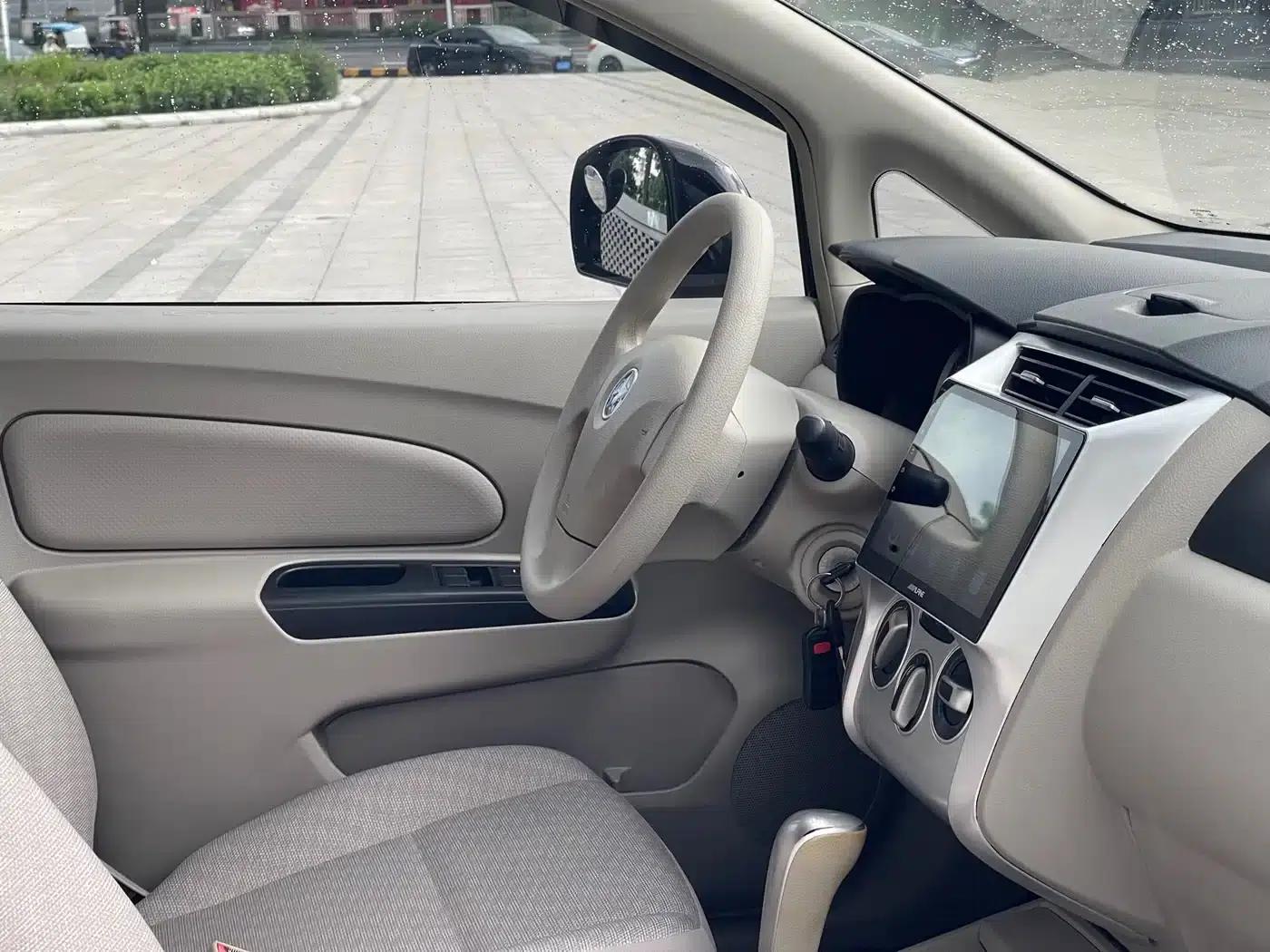 Venucia D50 2015 1.6L Automatic Fashion Edition — миниатюра 10