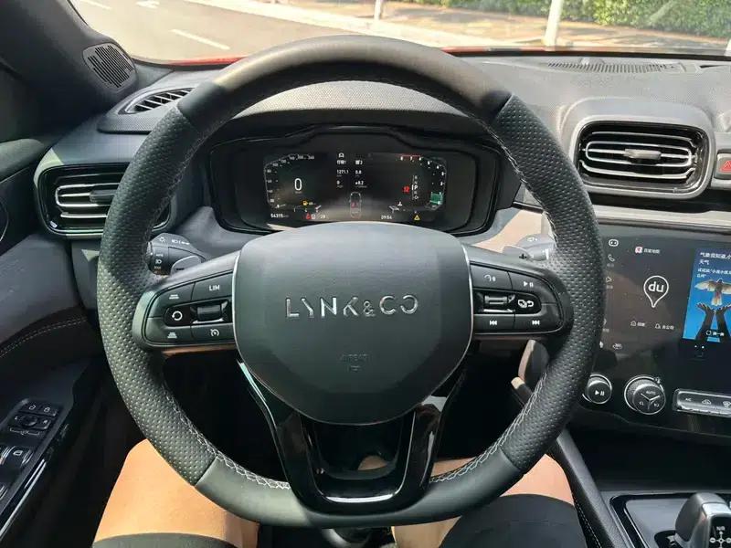 Lynk & Co 03 2022 1.5TD DCT Pro — миниатюра 8