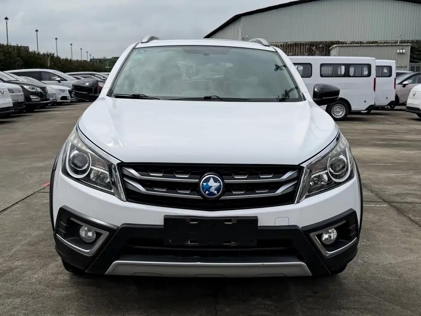 Venucia T70X 2016 2.0L CVT Smart Sport Edition — миниатюра 2