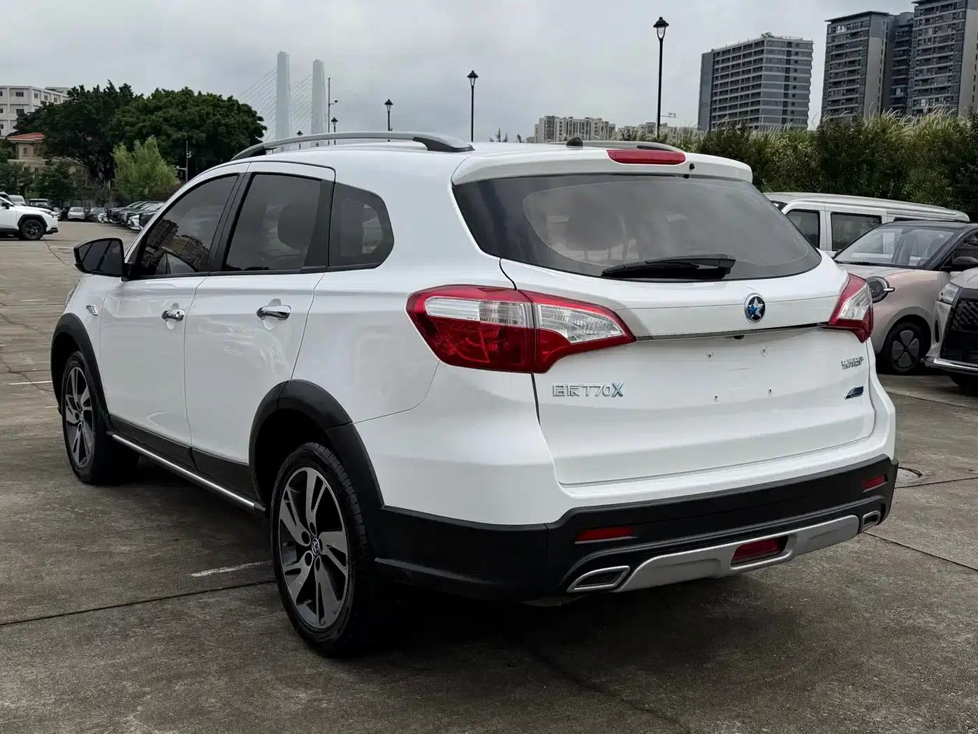 Venucia T70X 2016 2.0L CVT Smart Sport Edition — миниатюра 14