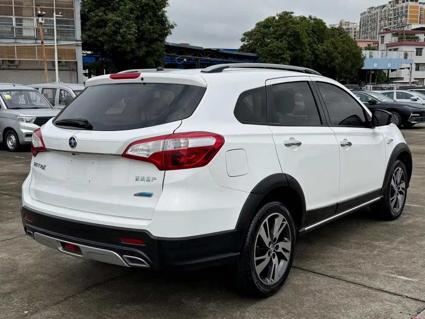 Venucia T70X 2016 2.0L CVT Smart Sport Edition — миниатюра 16