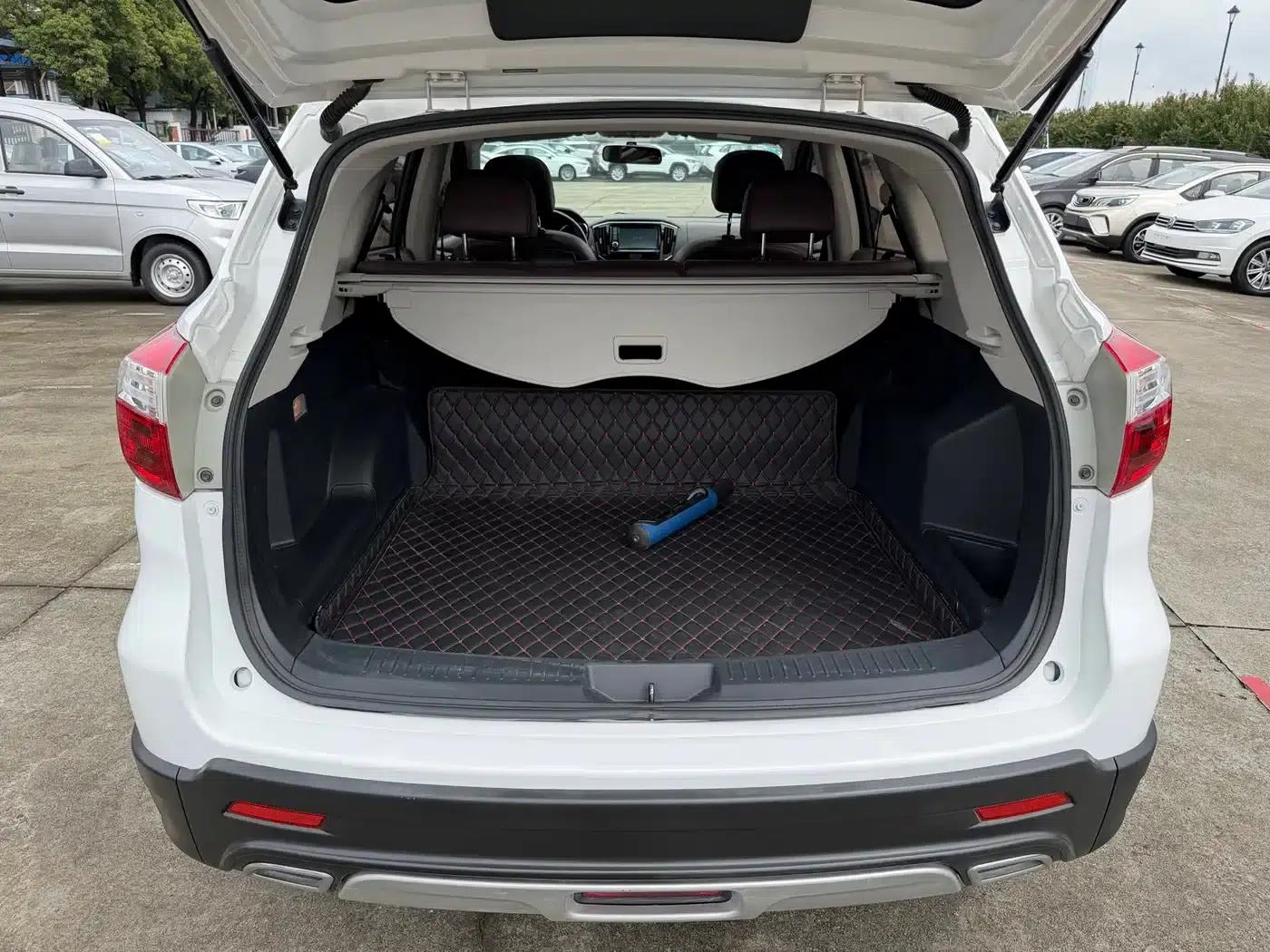 Venucia T70X 2016 2.0L CVT Smart Sport Edition — миниатюра 18