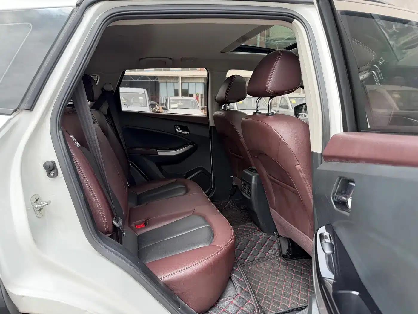 Venucia T70X 2016 2.0L CVT Smart Sport Edition — миниатюра 20