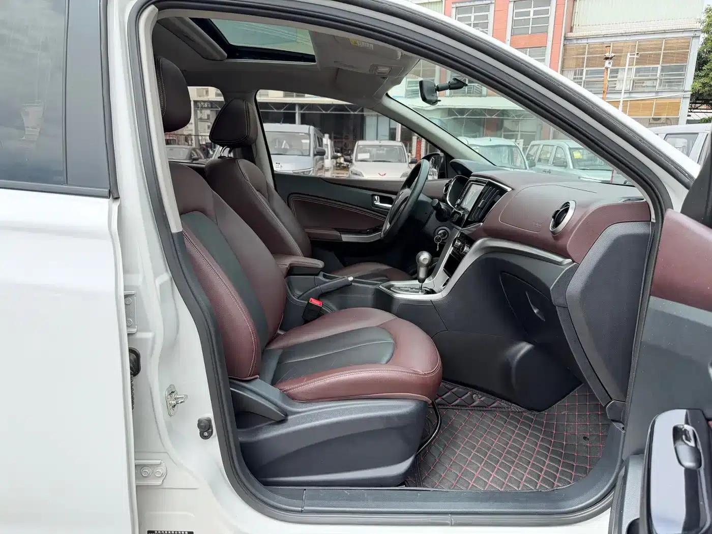 Venucia T70X 2016 2.0L CVT Smart Sport Edition — миниатюра 21
