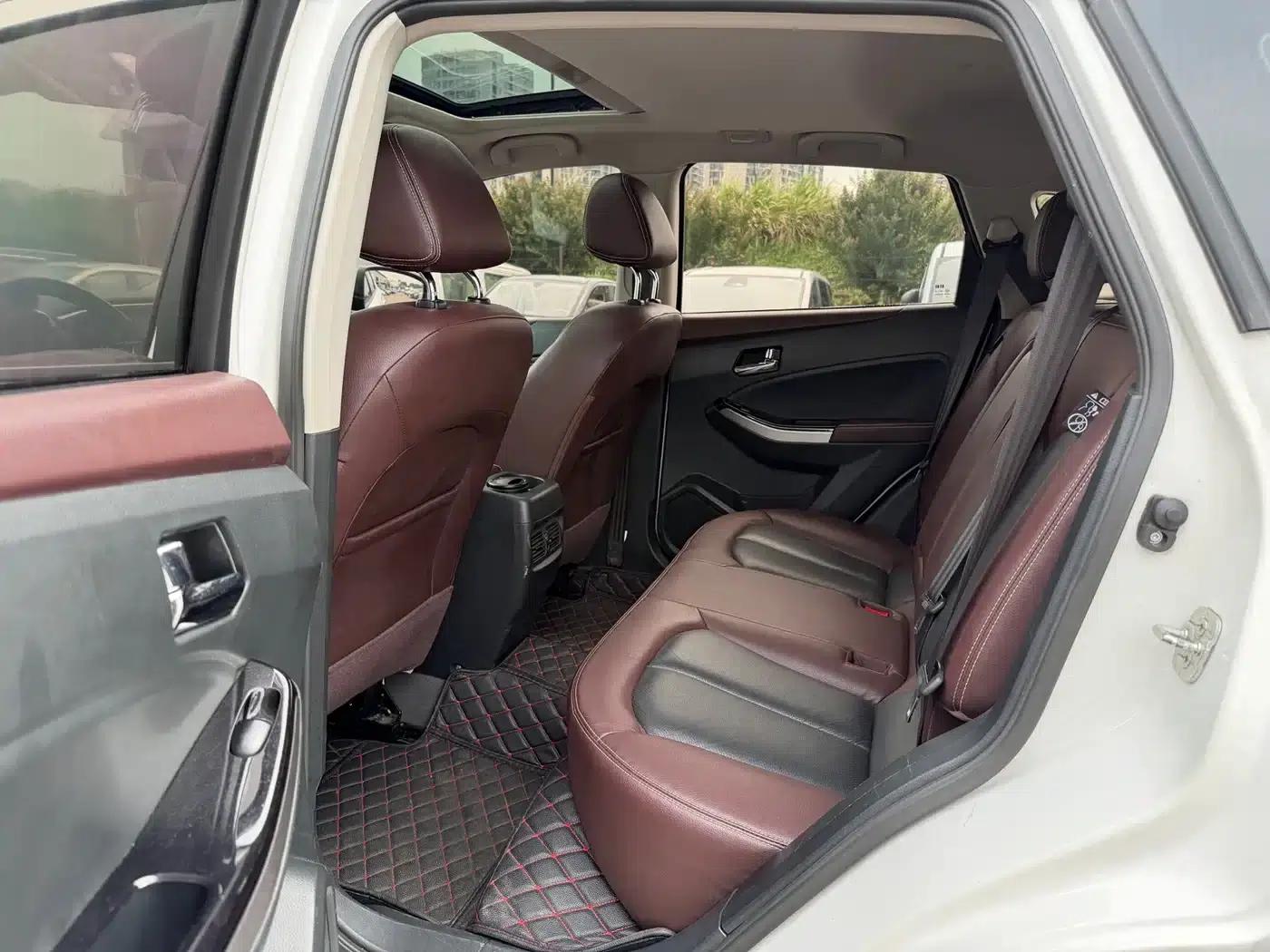 Venucia T70X 2016 2.0L CVT Smart Sport Edition — миниатюра 8