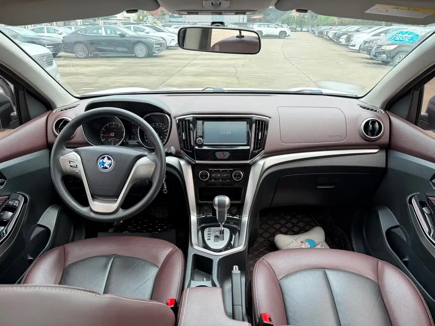 Venucia T70X 2016 2.0L CVT Smart Sport Edition — миниатюра 9