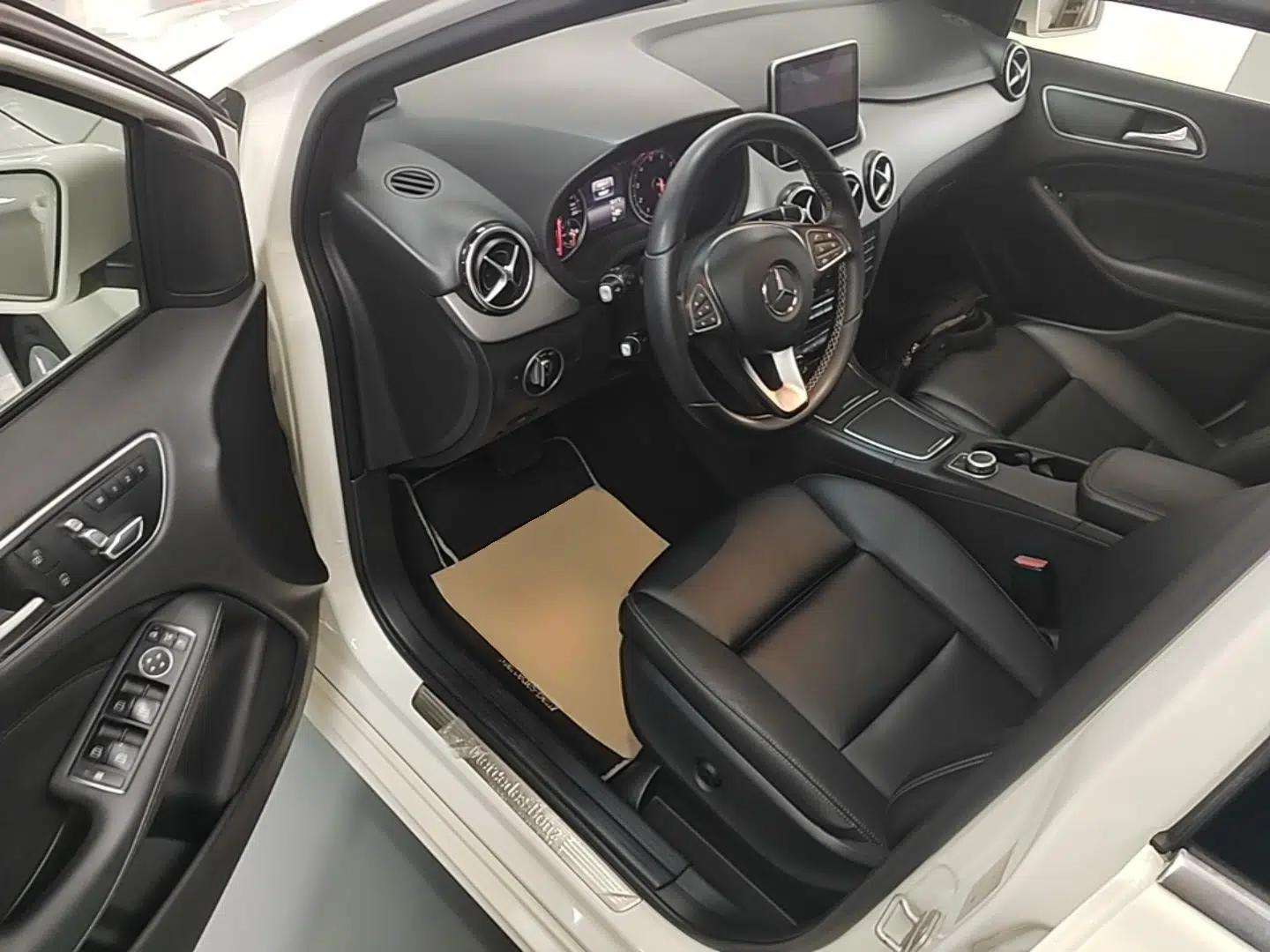 Mercedes-Benz B-Class 2015 B 200 Fashion Model — миниатюра 26