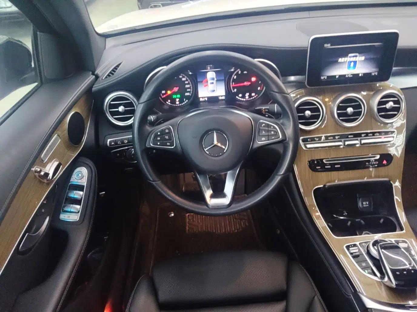 Mercedes-Benz GLC Coupe 2018 GLC 260 4MATIC Coupe SUV — миниатюра 18