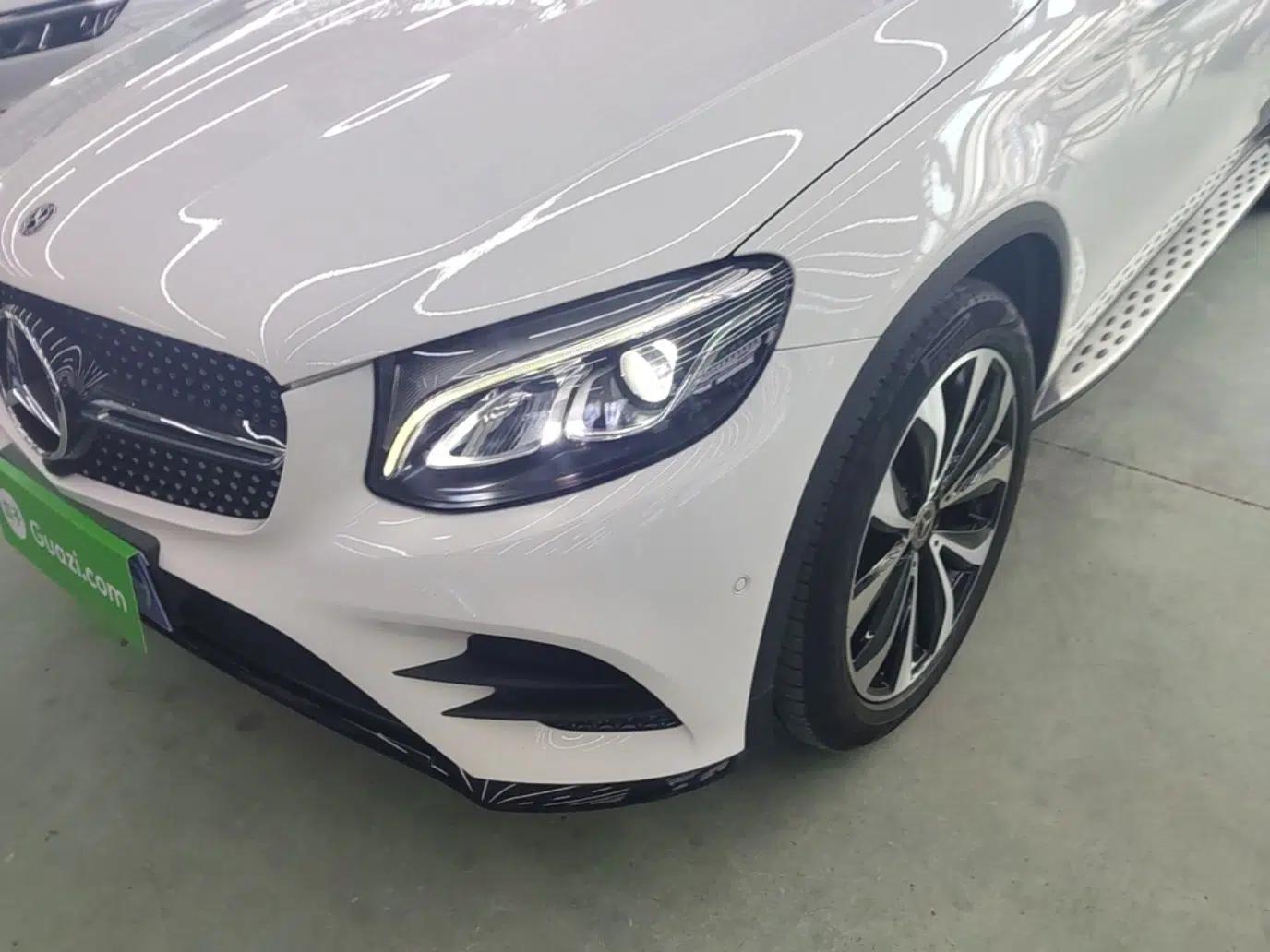 Mercedes-Benz GLC Coupe 2018 GLC 260 4MATIC Coupe SUV — миниатюра 8