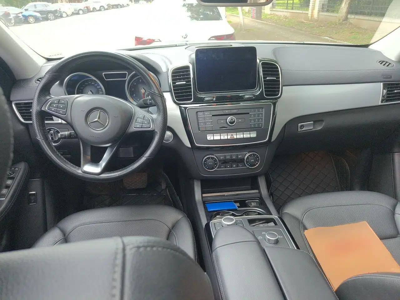 Mercedes-Benz GLE Coupe 2018 GLE 320 4MATIC Coupe SUV — миниатюра 9