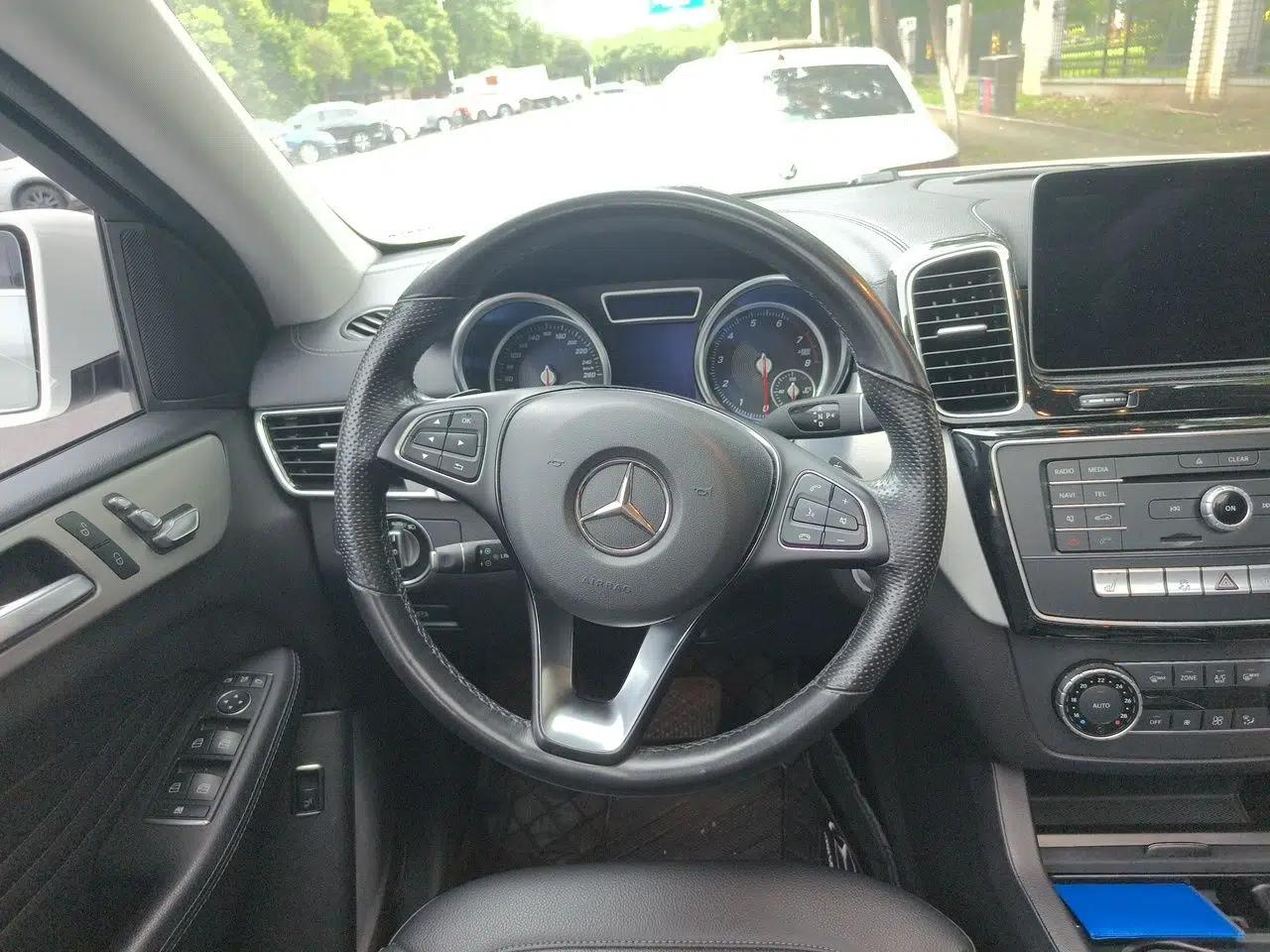 Mercedes-Benz GLE Coupe 2018 GLE 320 4MATIC Coupe SUV — миниатюра 10