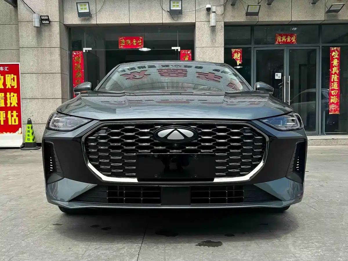 Fengyun A8L 2025 1.5TGDI 145km Luxury Edition — миниатюра 2