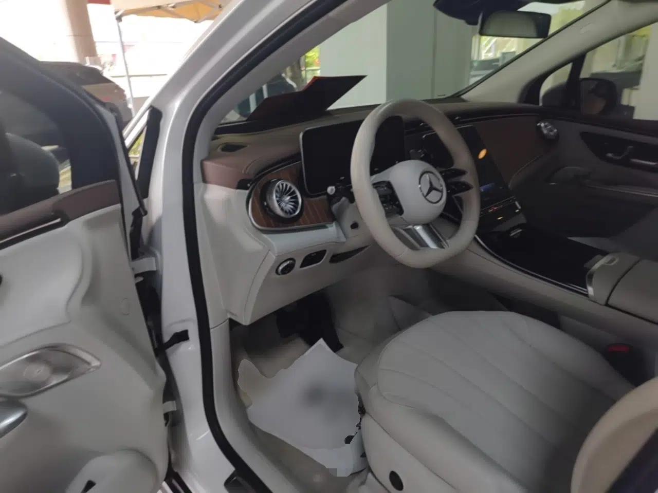 Mercedes-Benz EQE SUV 2023 350 4MATIC Luxury Edition — миниатюра 24