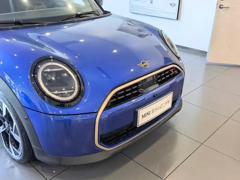 MINI 2025 2.0T COOPER S 5-Door Artist Edition — миниатюра 13
