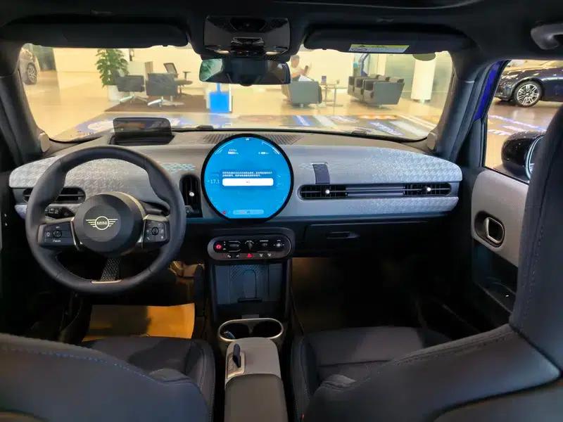 MINI 2025 2.0T COOPER S 5-Door Artist Edition — миниатюра 15