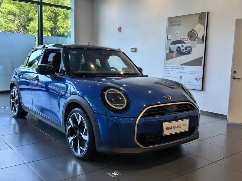 MINI 2025 2.0T COOPER S 5-Door Artist Edition — миниатюра 3