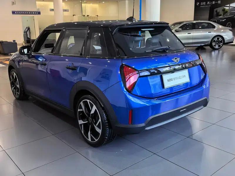 MINI 2025 2.0T COOPER S 5-Door Artist Edition — миниатюра 4