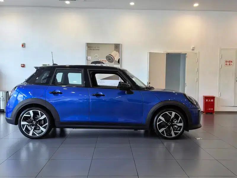 MINI 2025 2.0T COOPER S 5-Door Artist Edition — миниатюра 5
