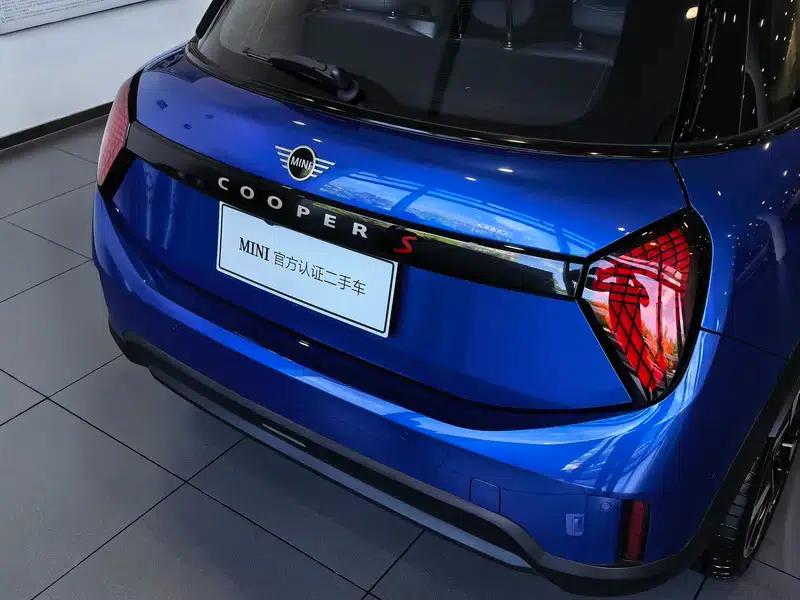 MINI 2025 2.0T COOPER S 5-Door Artist Edition — миниатюра 8