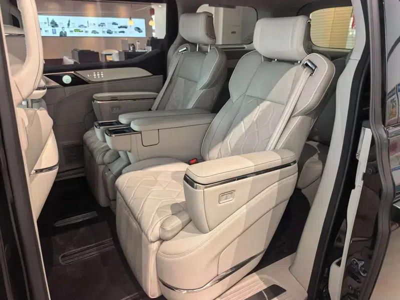 Volvo EM90 2025 Ultra 6-seater — миниатюра 13