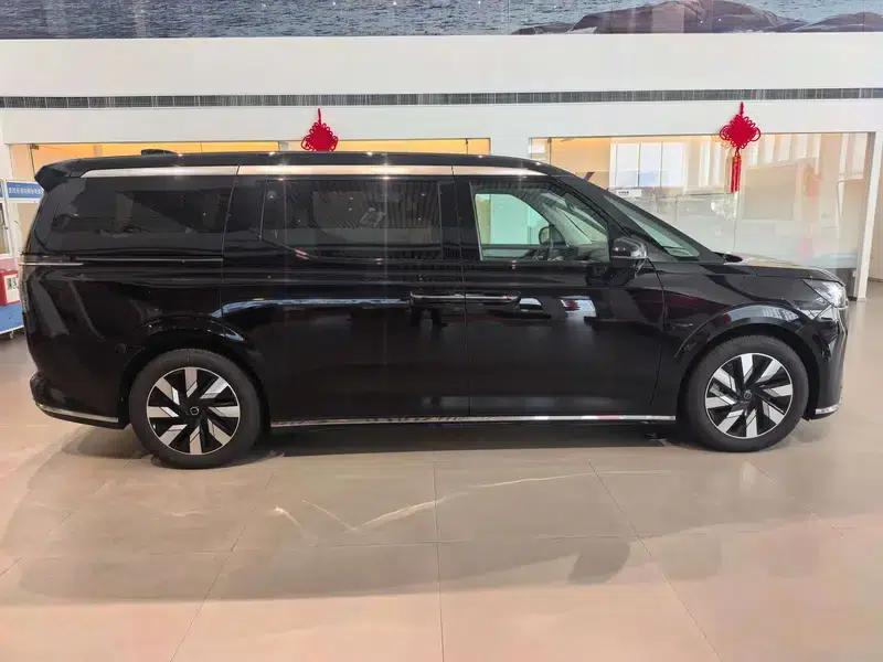 Volvo EM90 2025 Ultra 6-seater — миниатюра 8