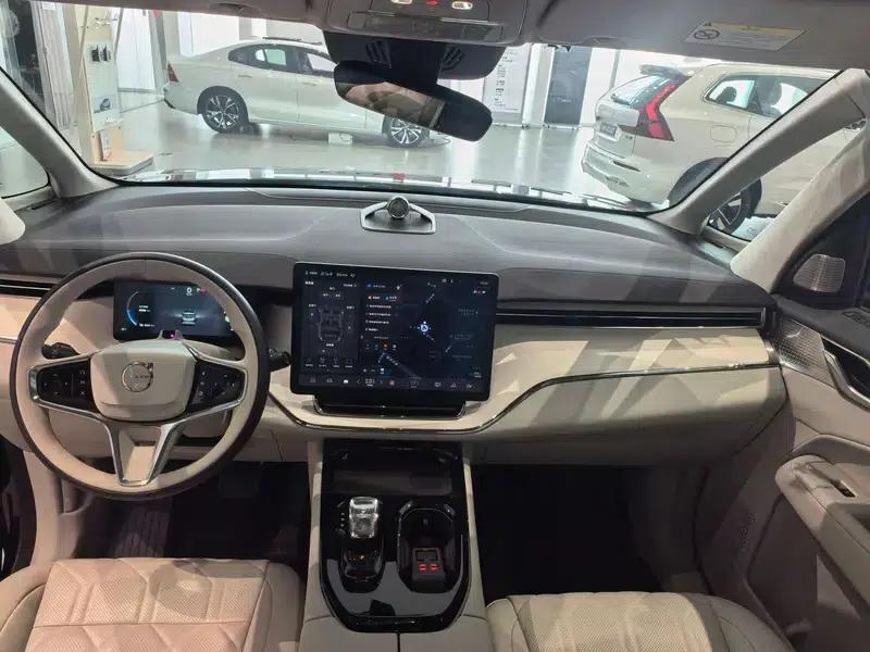 Volvo EM90 2025 Ultra 6-seater — миниатюра 10