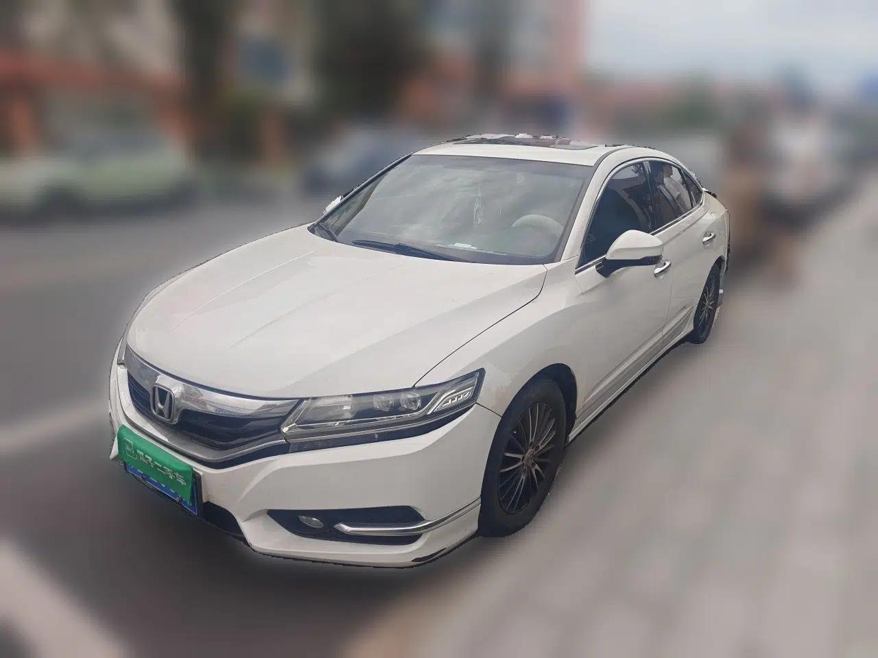 Honda Spirior 2015 2.0L Prestige Edition — миниатюра 1