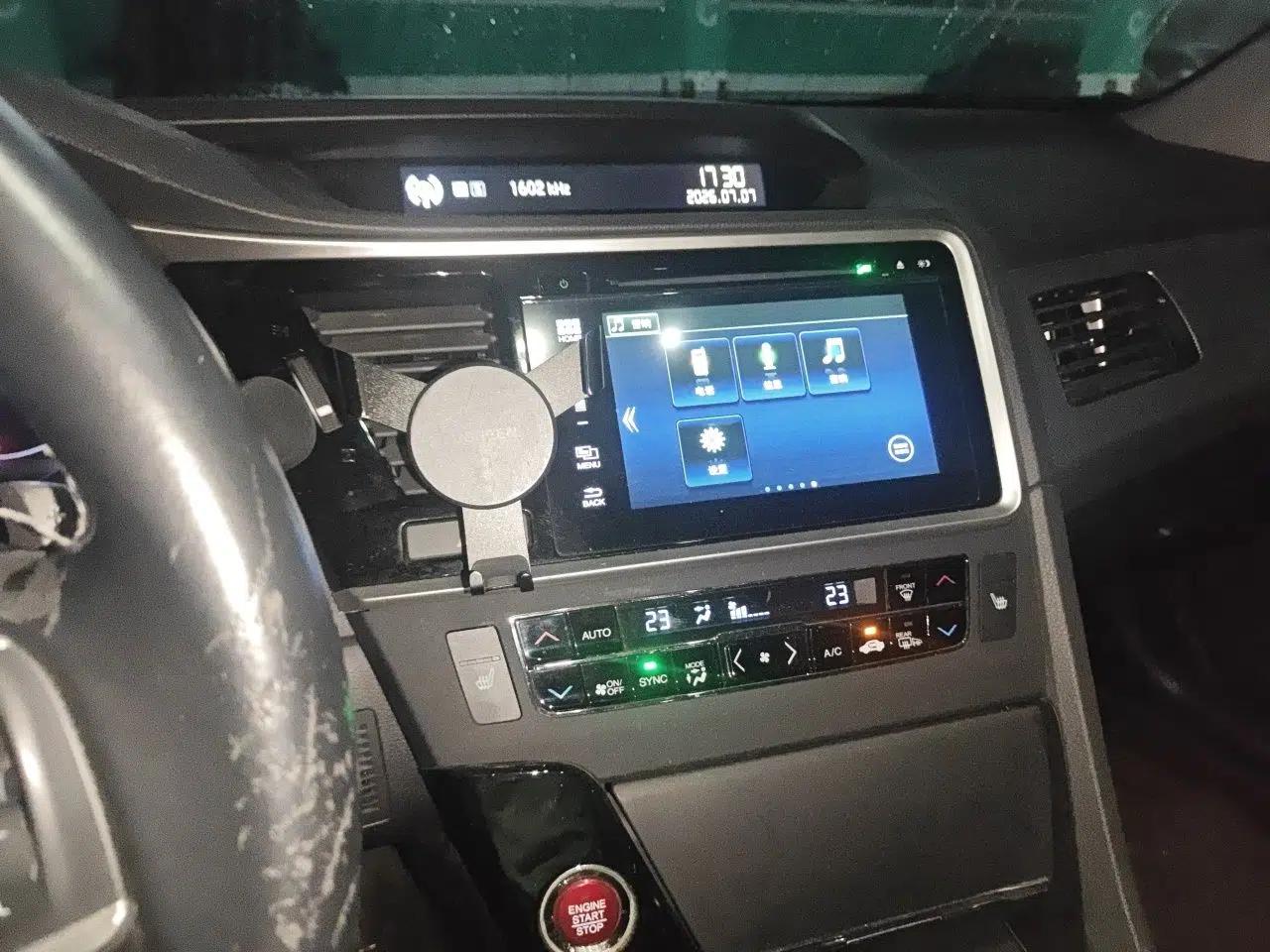 Honda Spirior 2015 2.4L Prestige Edition — миниатюра 13