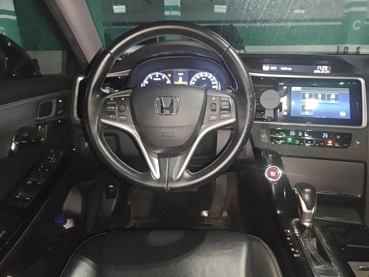 Honda Spirior 2015 2.4L Prestige Edition — миниатюра 10