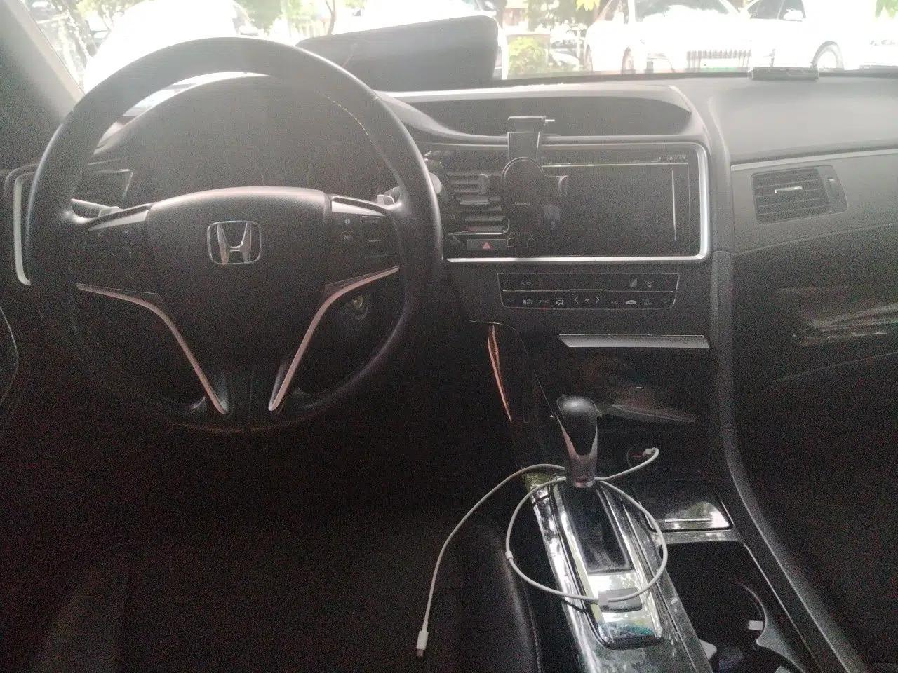 Honda Spirior 2015 2.0L Prestige Edition — миниатюра 13
